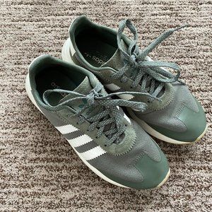 Adidas Sneakers